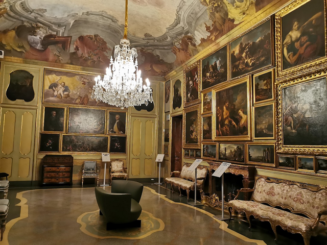 متحف قصر موراندو في ميلان