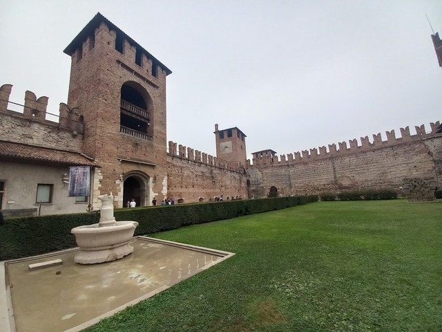 قلعة كاستلفيكيو فيرونا