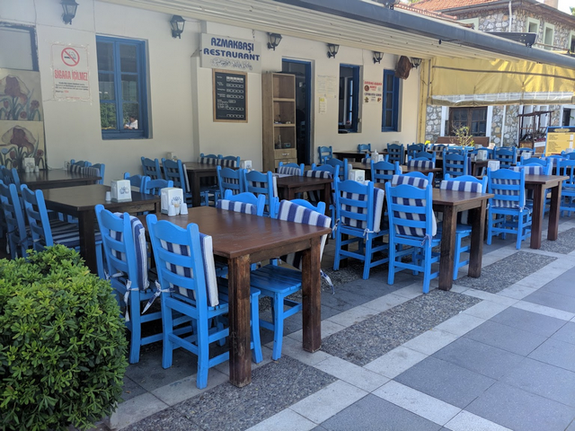 مطعم على البحر في مرمريس