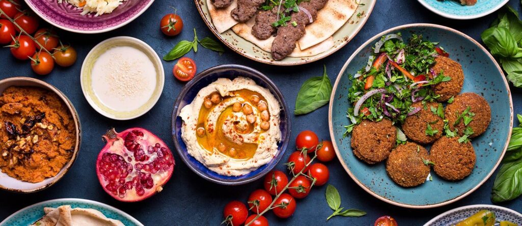 أشهر مطعم عربي في العين .. دليل أفضل المطاعم العربية في مدينة العين